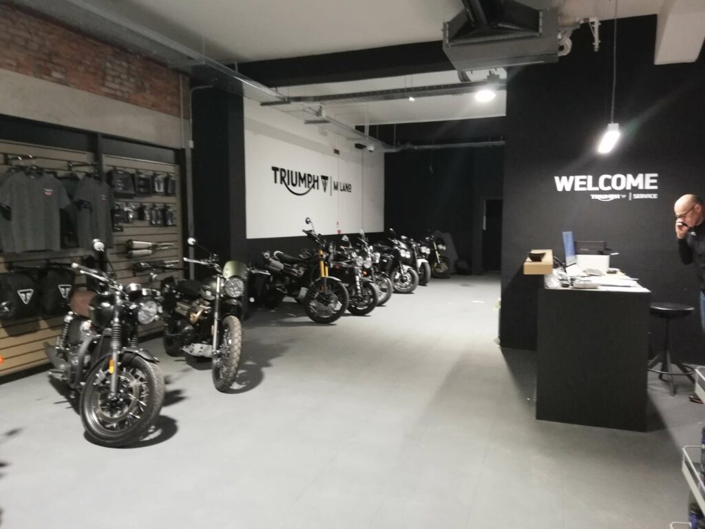 Motorrad- und Zubehörgeschäft, Italien