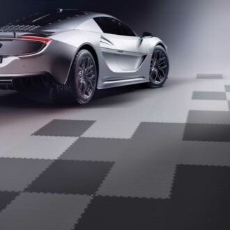 Sie suchen einen passenden Garagenboden für ein Tuning-Auto?